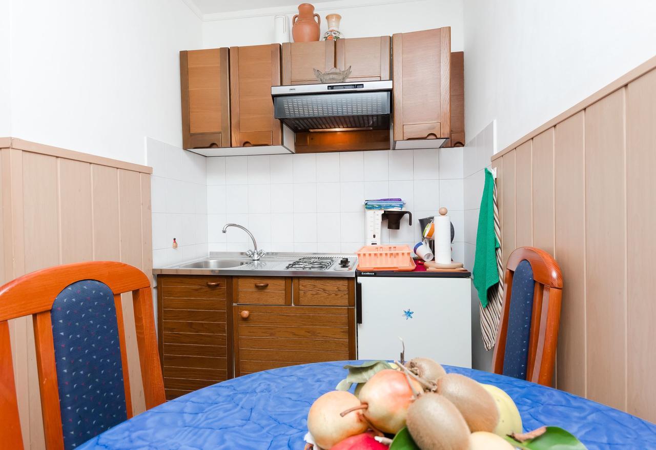 Apartments Ilinka 로브란 외부 사진